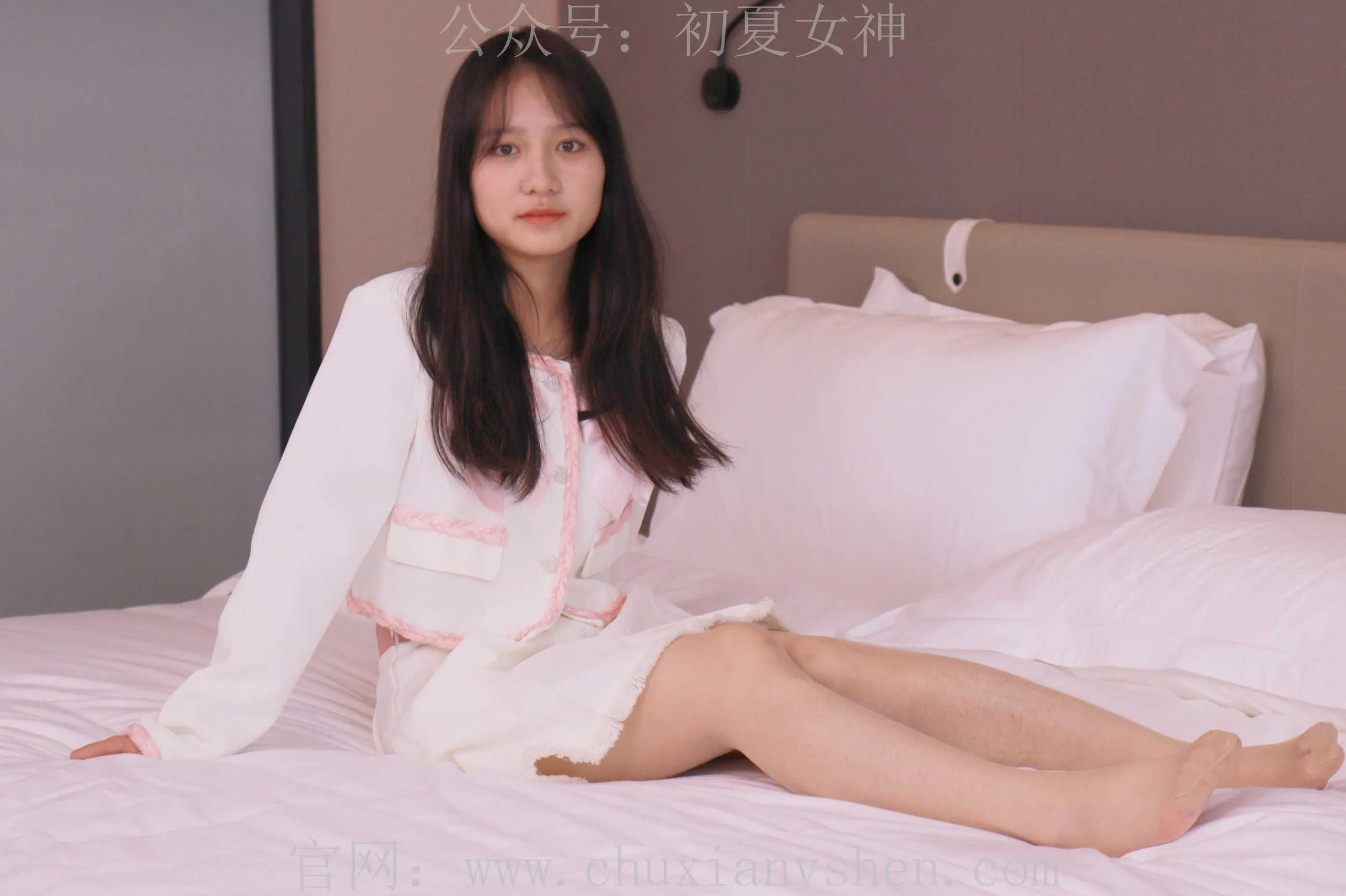 初夏女神 NO.012 沙沙S码粉白色套搭配小白鞋 [104P]插图4